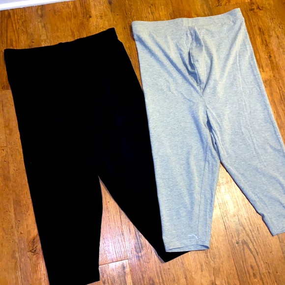 NWOT Maternity leggings capri (2) - Picture 3 of 3